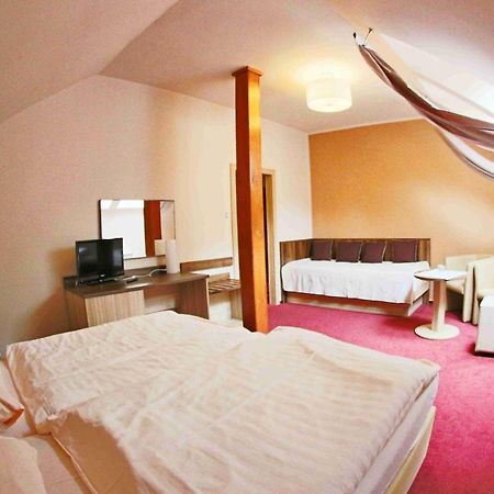 Hotel Koruna Karlštejn Екстериор снимка