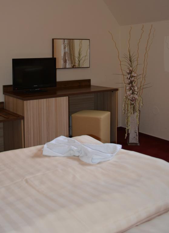 Hotel Koruna Karlštejn Стая снимка