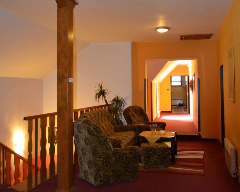 Hotel Koruna Karlštejn Екстериор снимка