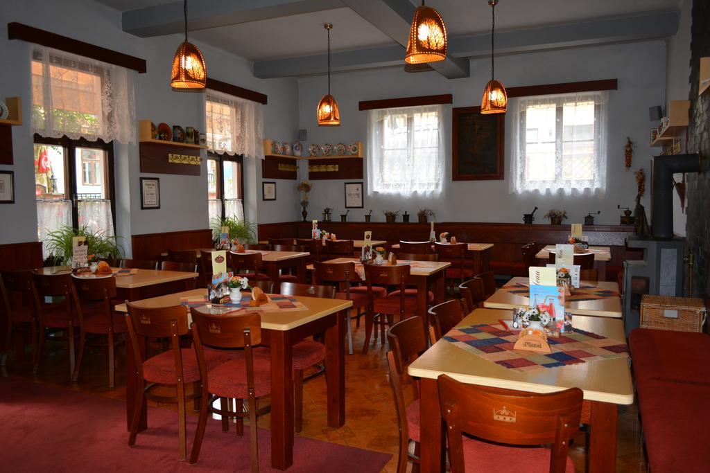 Hotel Koruna Karlštejn Екстериор снимка