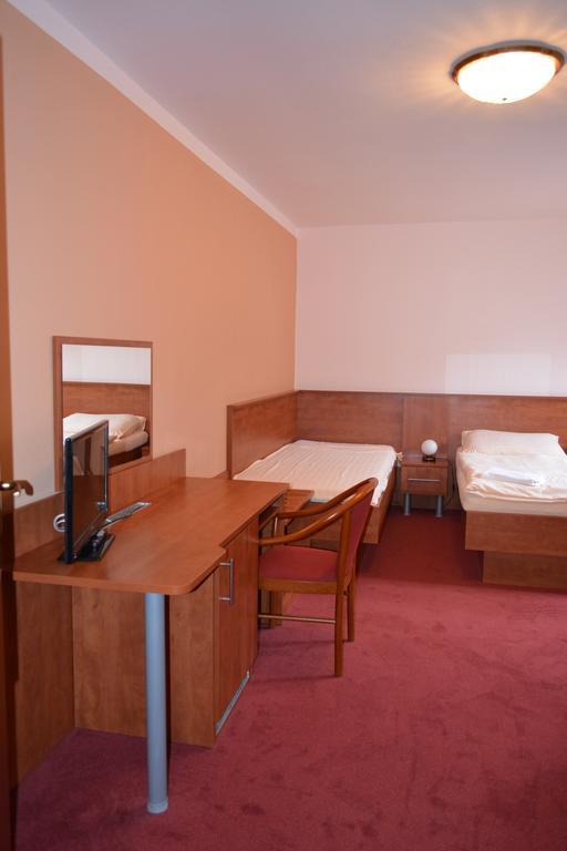 Hotel Koruna Karlštejn Стая снимка