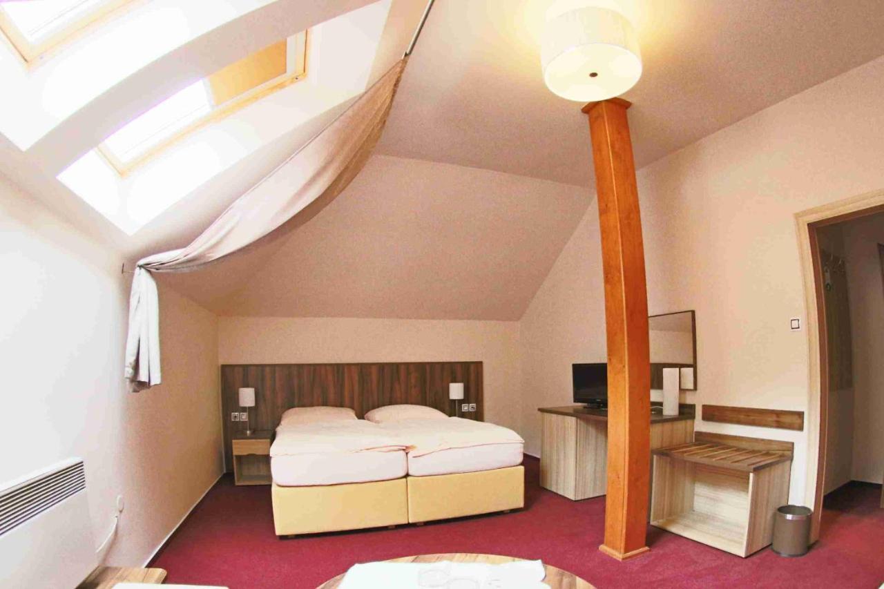 Hotel Koruna Karlštejn Екстериор снимка